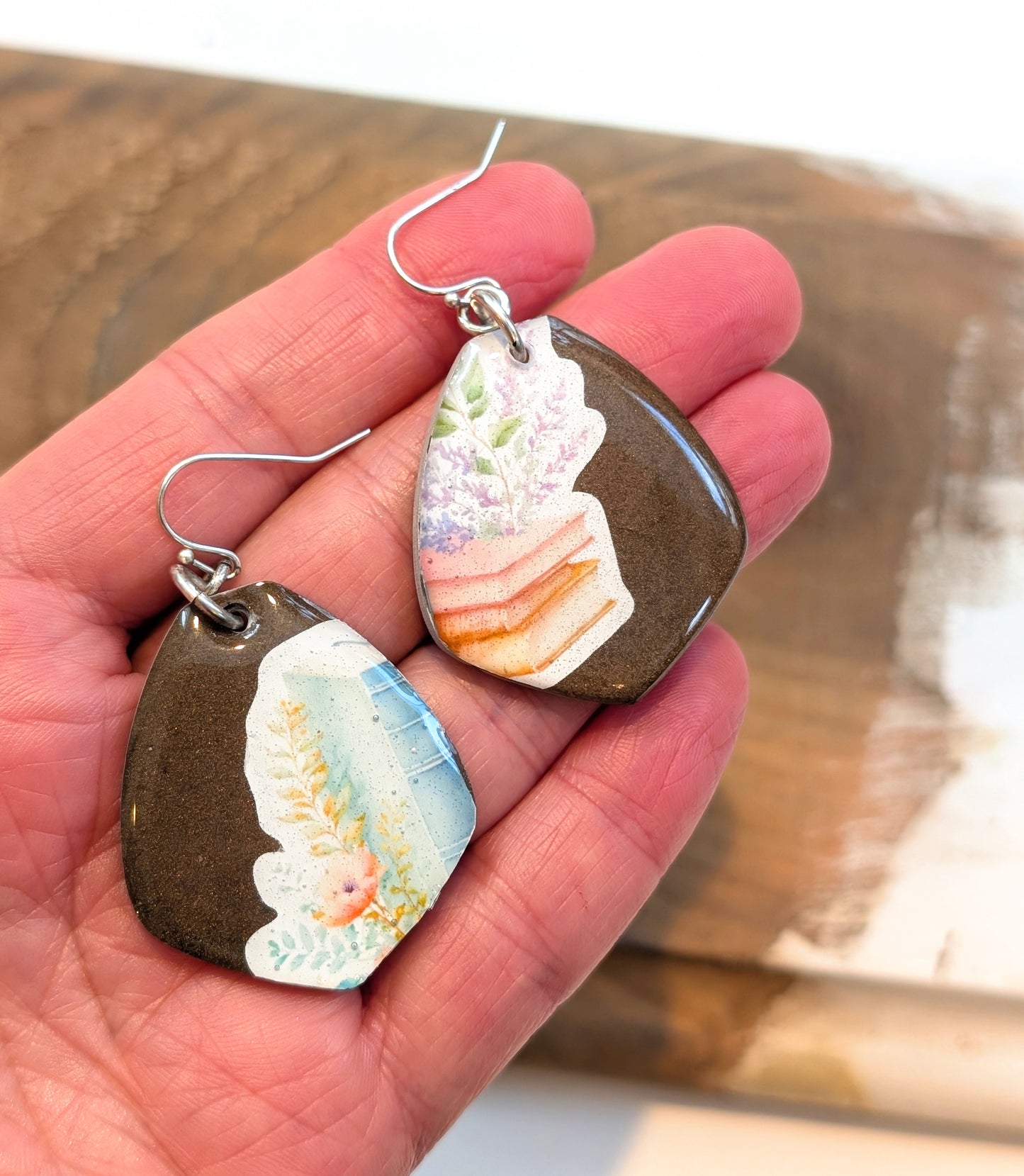 Bibliophile Earrings in Mocha