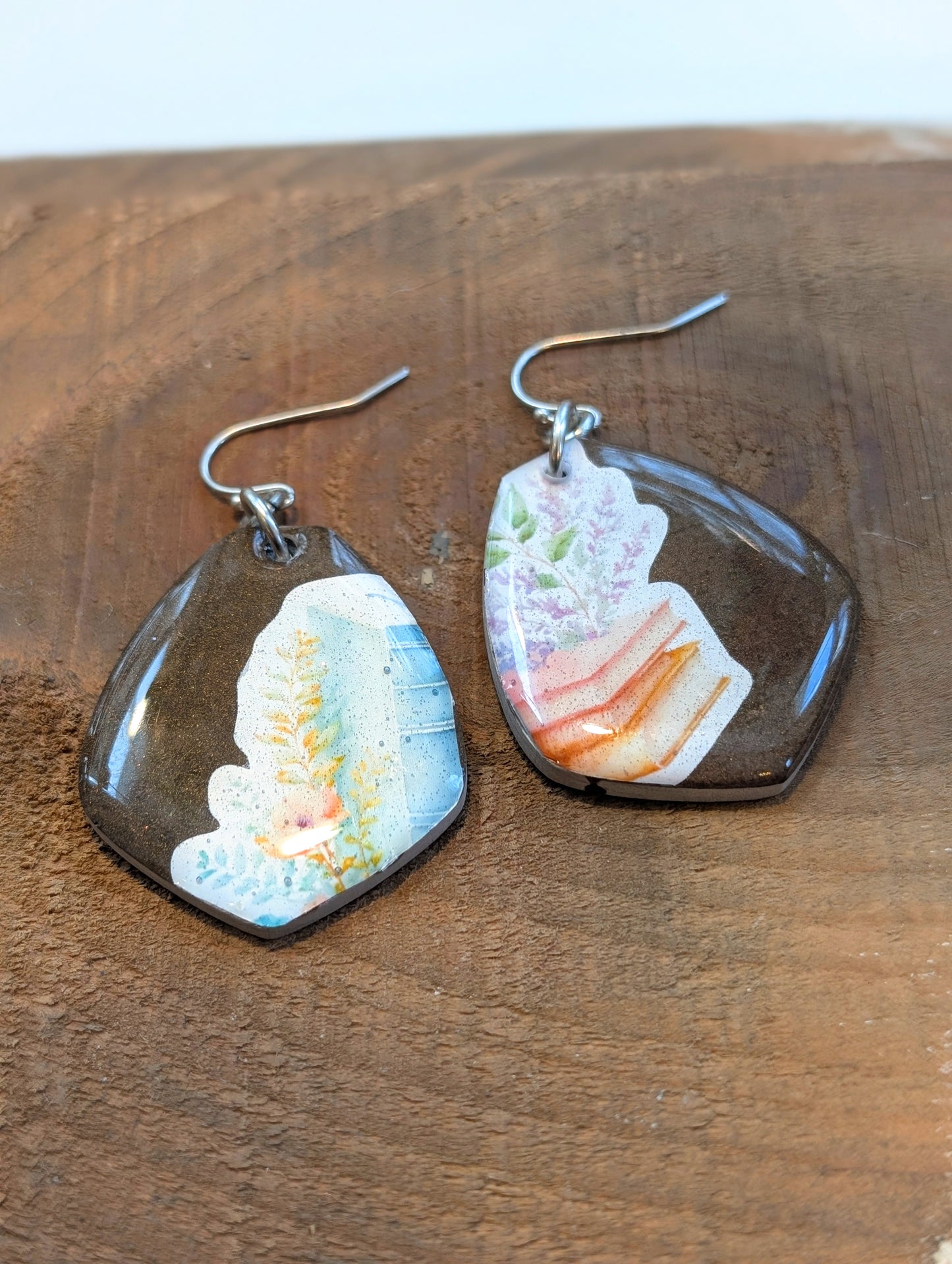 Bibliophile Earrings in Mocha